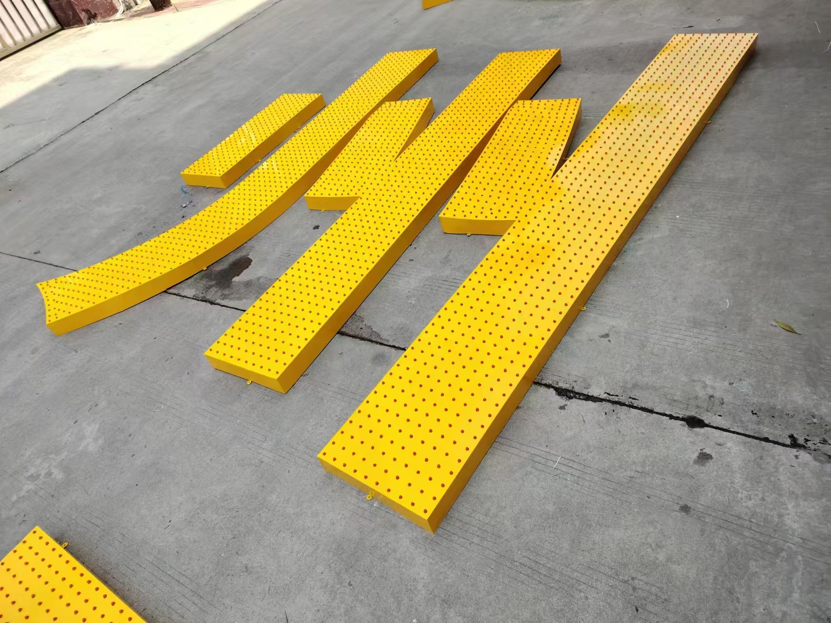 南充發(fā)光字多少錢一套